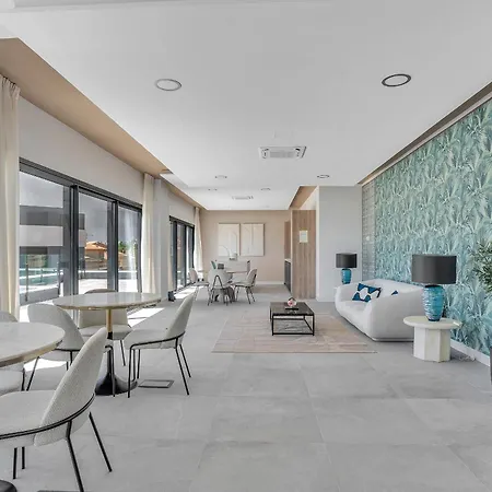 Oasis 325 By Finest Daire